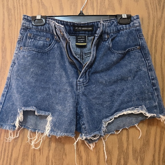 Very cute, high waste, distressed denim jean shorts. Great condition, size small - Picture 1 of 5